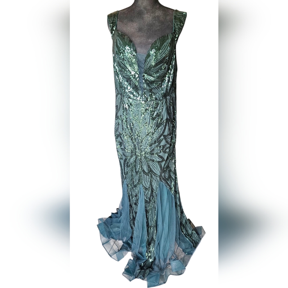 Faeriesty Green Mermaid Sequin Gown